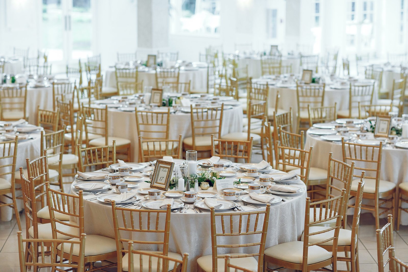 Beautiful round tables. Elegant wedding with gold furniture